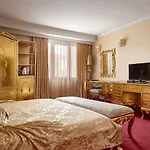 Gold Hotel