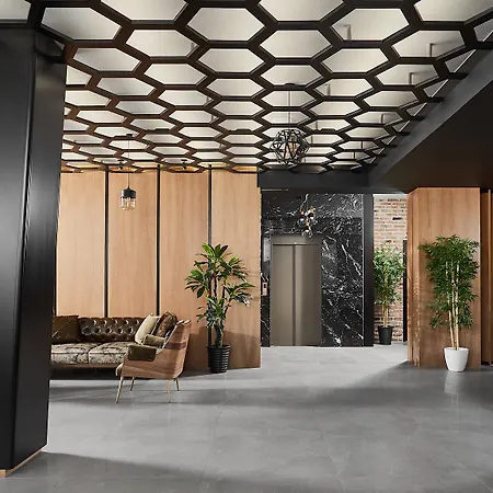 Gold Hotel