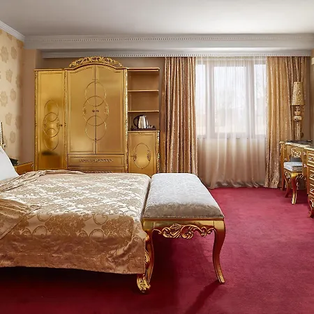 Gold Hotel