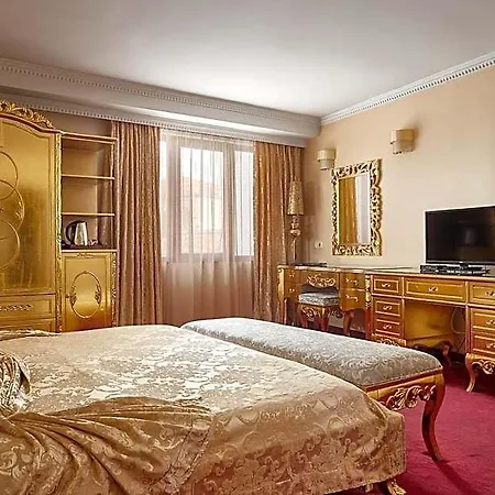 Gold Hotel