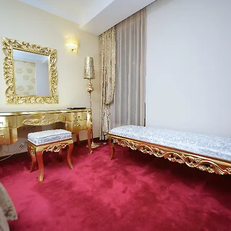 Gold Hotel